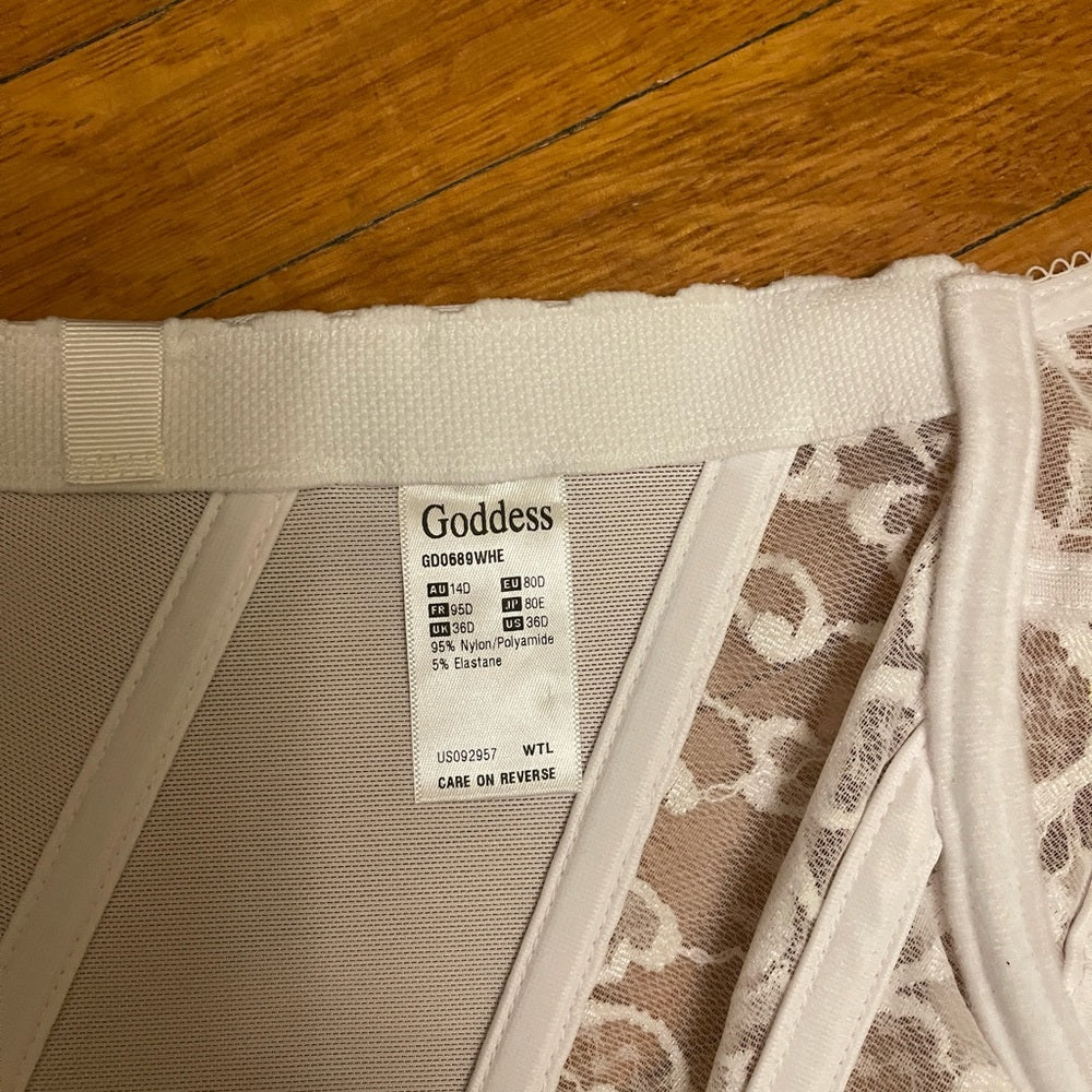 36D bustier