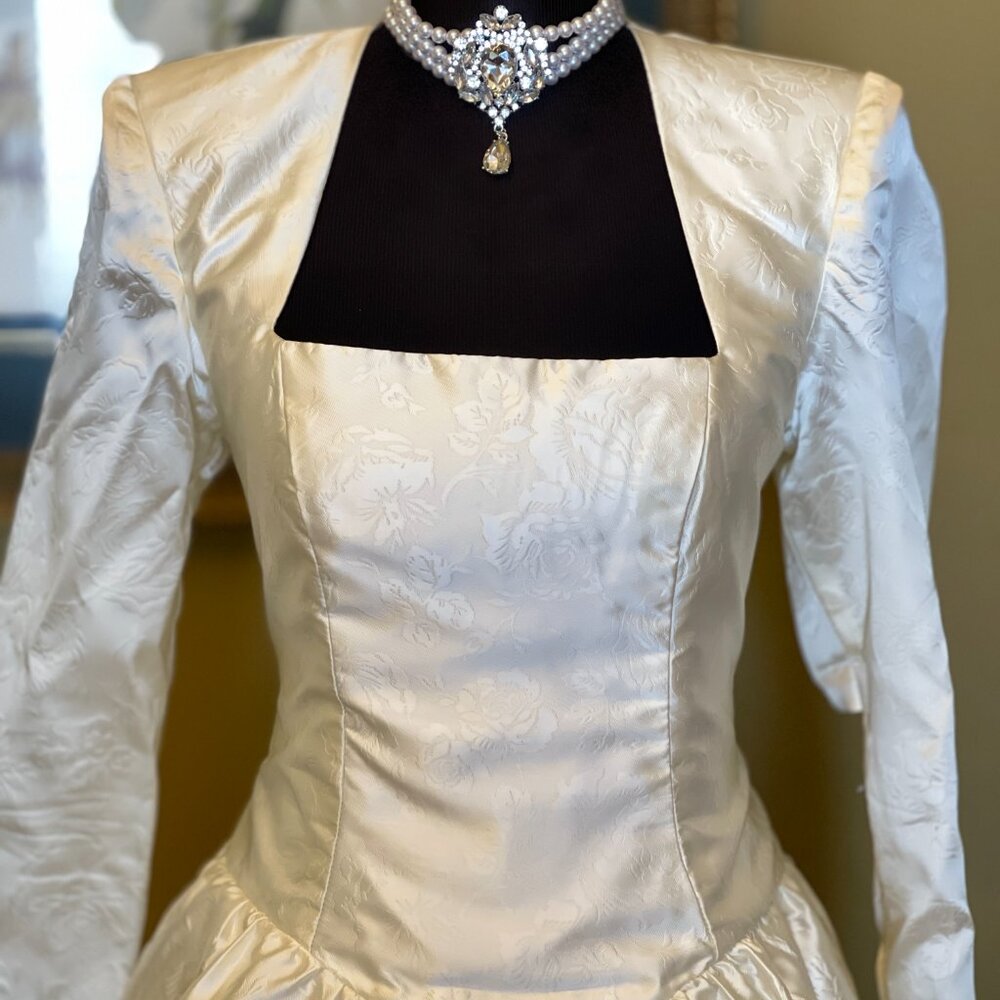 Regal wedding gown
