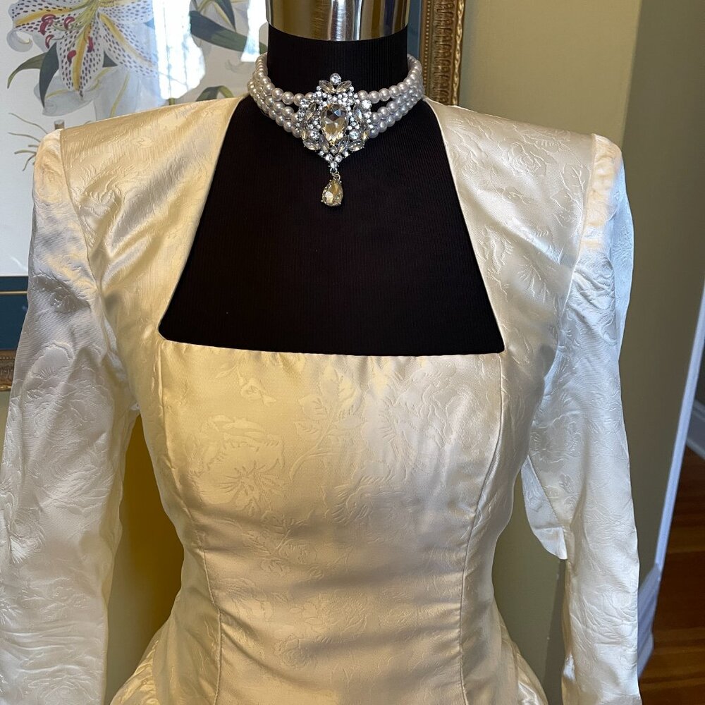 Regal wedding gown