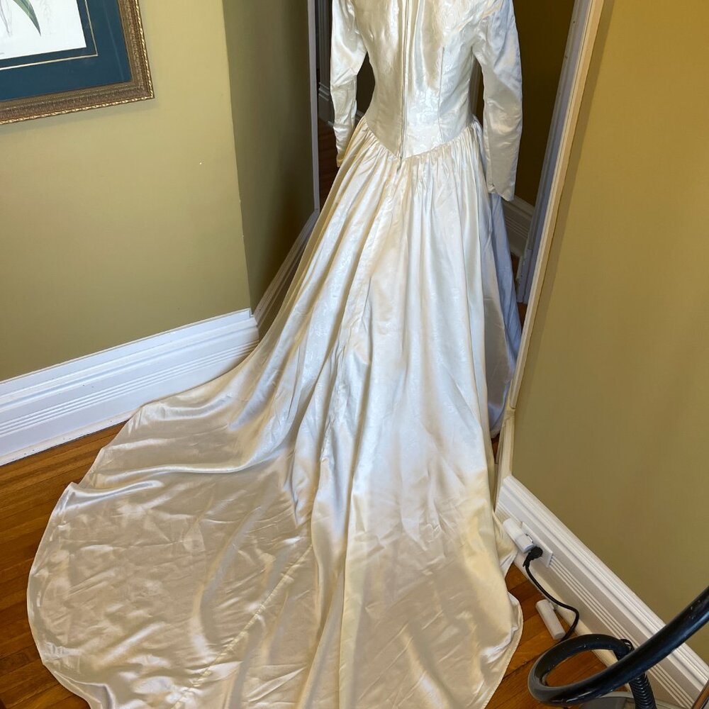 Regal wedding gown